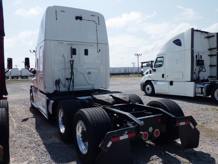 2016-freightliner-cascadia-125-image-14