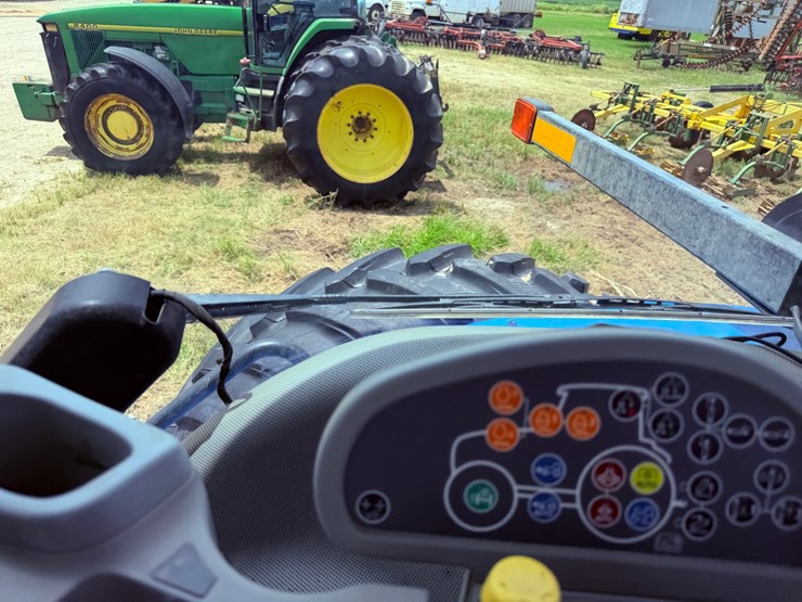 2015-new-holland-t8.350-image-65