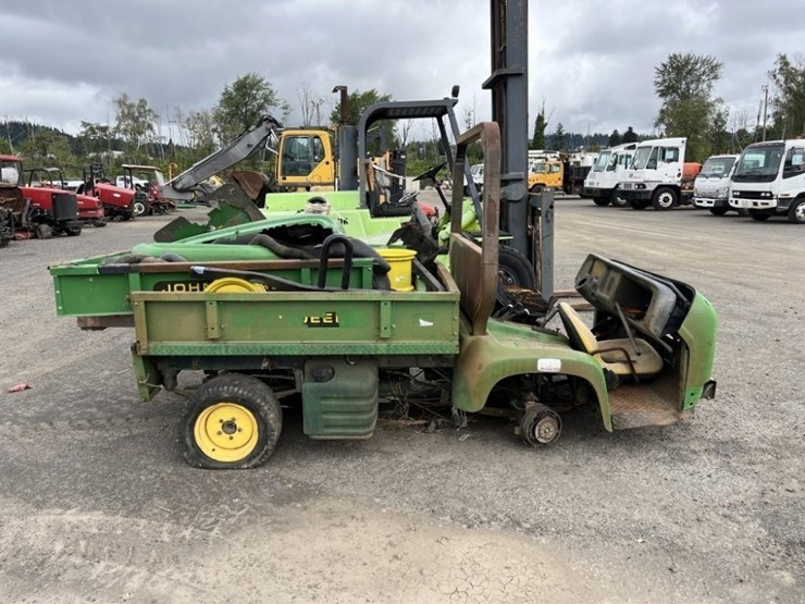 2020-john-deere-gator-image-3
