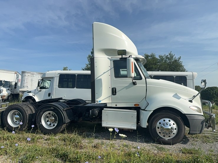 2016-international-prostar-semi-image-4