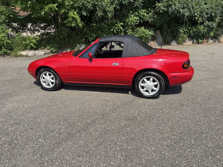 #1872-•-1990-mazda-miata-convertible-image-13