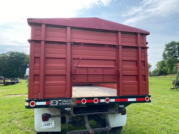 ih-1700-grain-truck-image-31