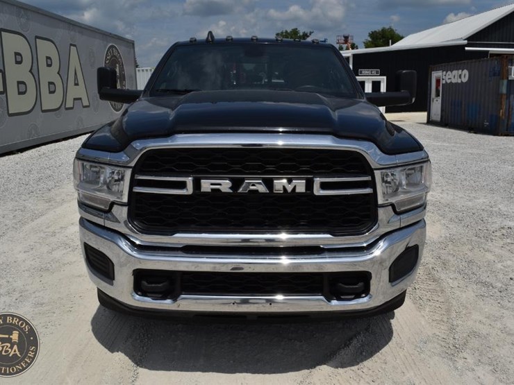 2022-ram-3500-hd-image-8