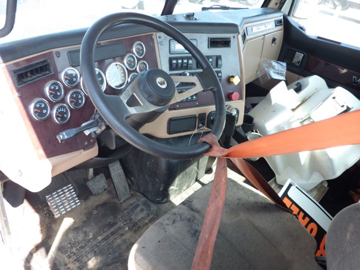 2019-western-star-4700sf-image-17