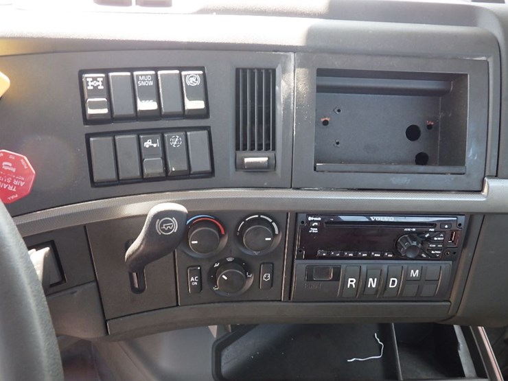 2021-volvo-vnr300-image-19