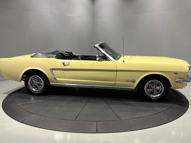 #1512-•-1965-ford-mustang-convertible-image-11