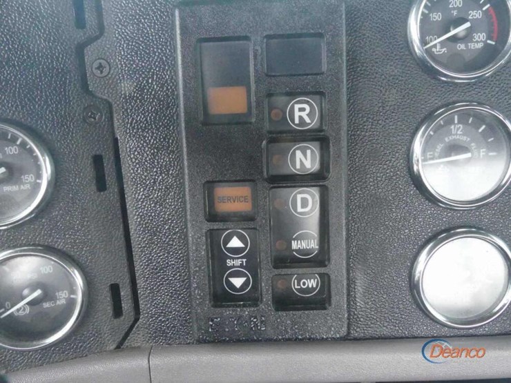 2013-peterbilt-388-image-18