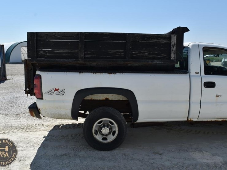 2004-chevrolet-silverado-1500-image-25