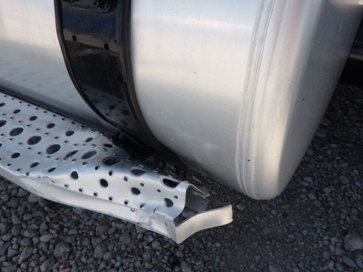 2018-freightliner-cascadia-116-image-16