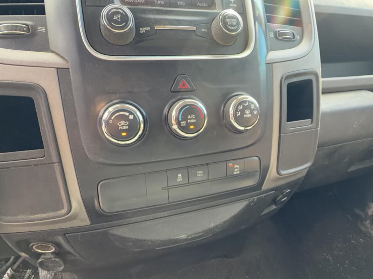 2016-dodge-2500-image-33