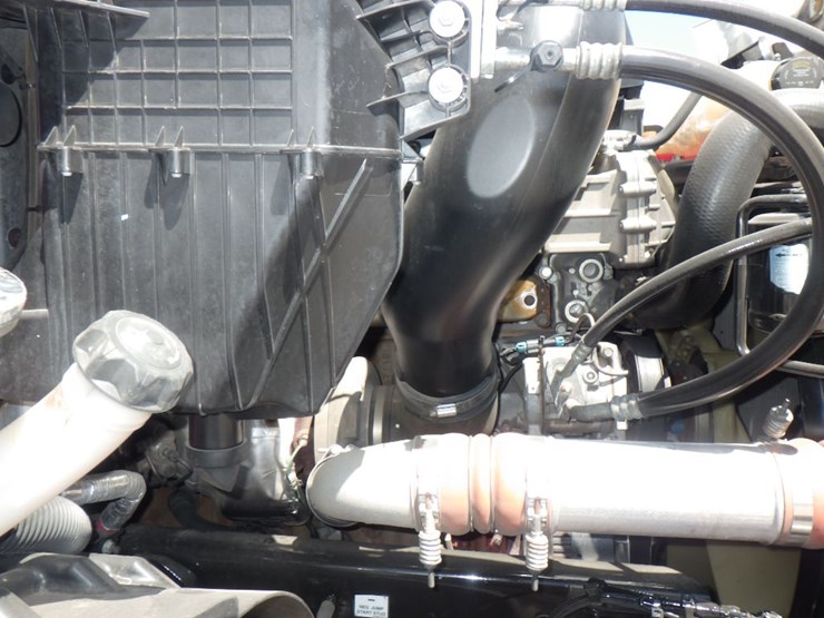 2018-freightliner-cascadia-116-image-16