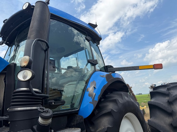 2015-new-holland-t8.350-image-61