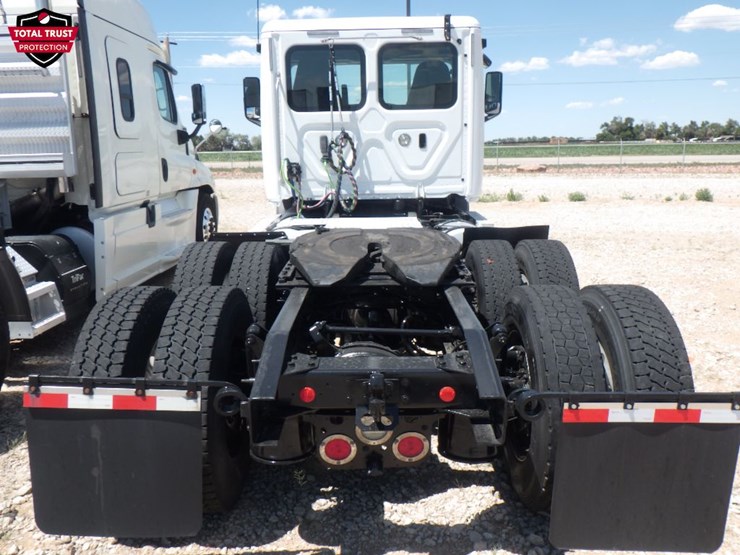 2019-freightliner-cascadia-116-image-9