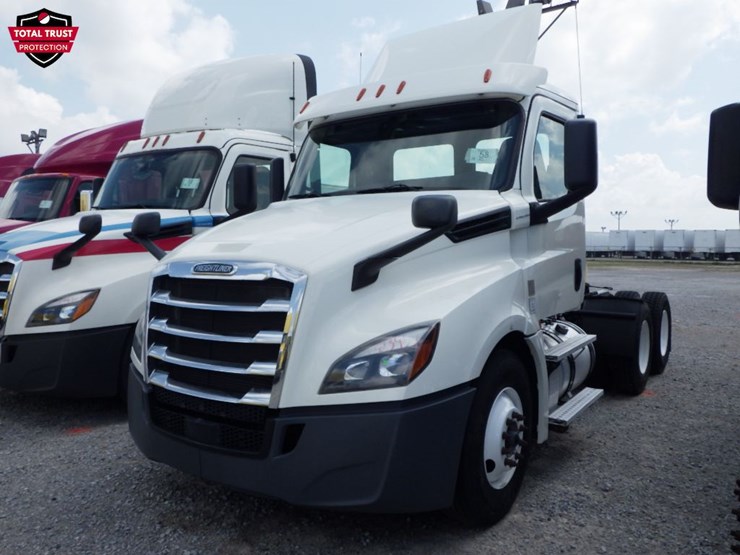 2019-freightliner-cascadia-126-image-1