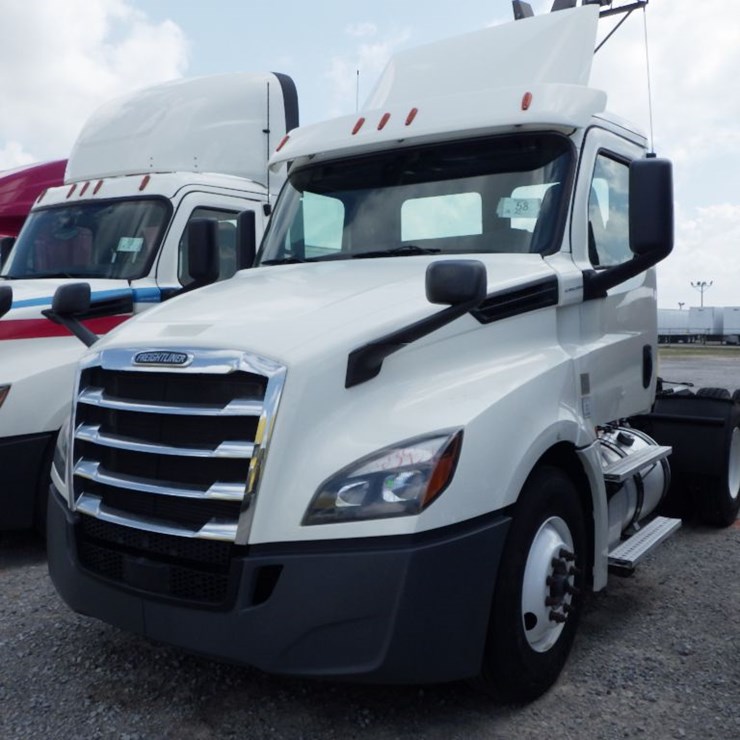2019 FREIGHTLINER CASCADIA 126