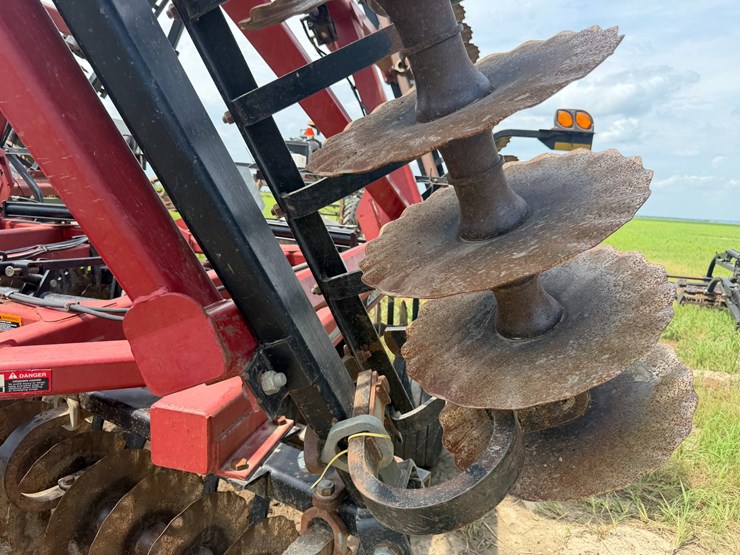 case-ih-330-image-33