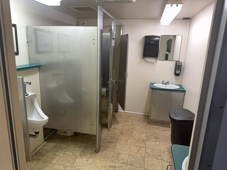 1992-pace-restroom-trailer-image-1