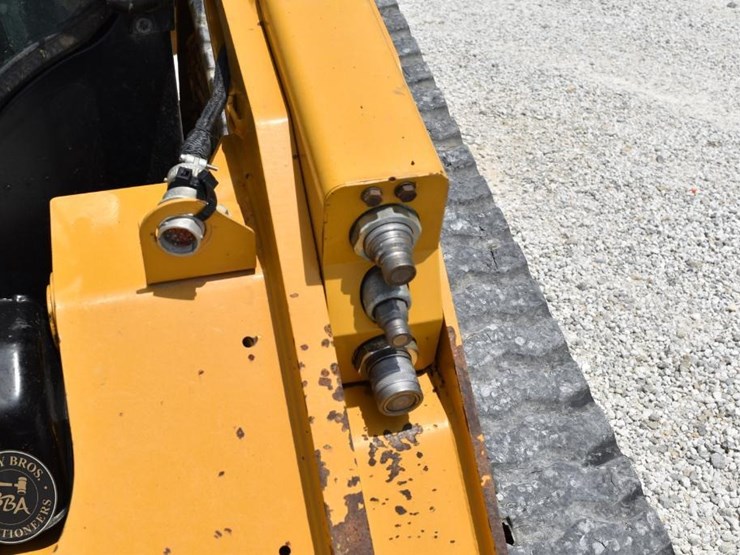 2019-caterpillar-299d3-image-22