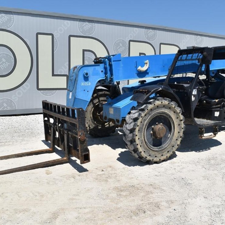 2014 GENIE GTH844