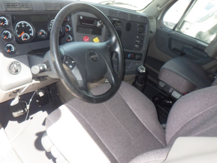 2019-freightliner-cascadia-125-image-18