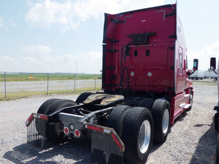 2016-freightliner-cascadia-125-evolution-image-11