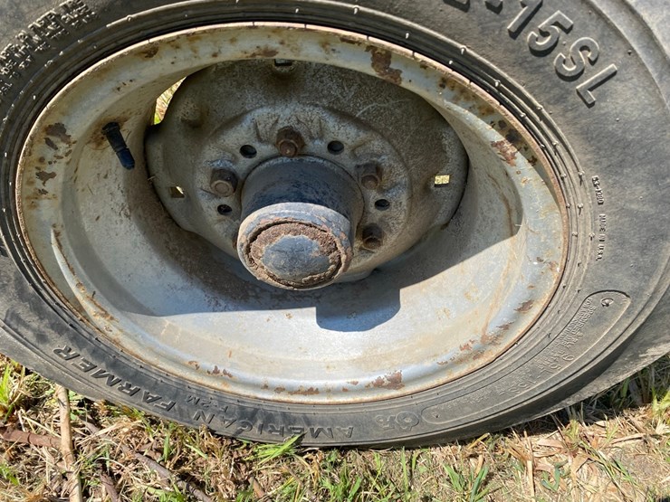 case-ih-695-2-wd-tractor-image-36
