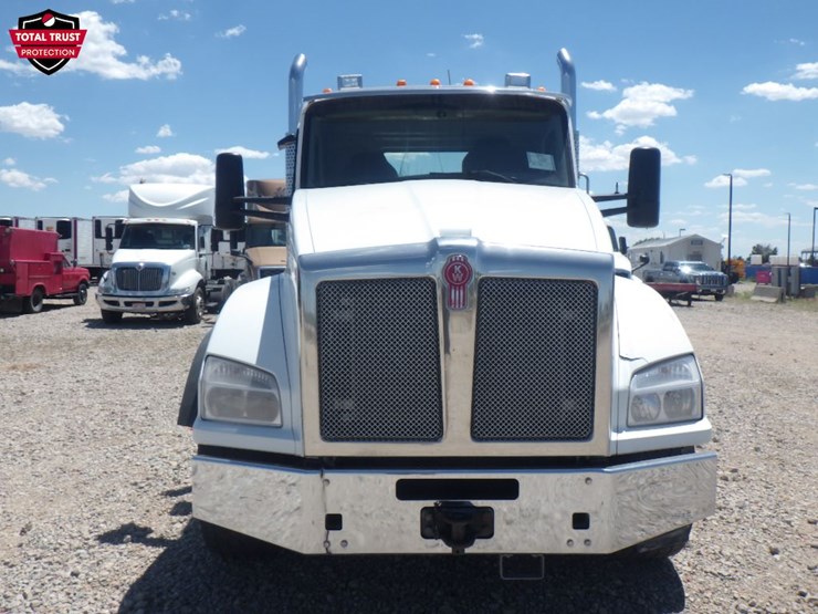 2023-kenworth-t880-image-2