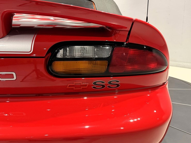 #1517-•-2002-chevrolet-camaro-ss-image-34