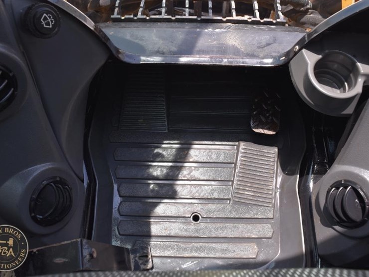 2019-caterpillar-299d3-image-45