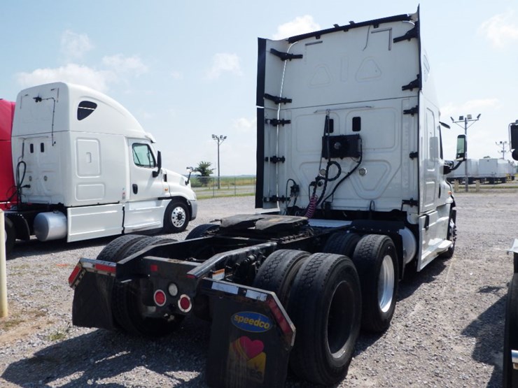 2016-freightliner-cascadia-113-image-14