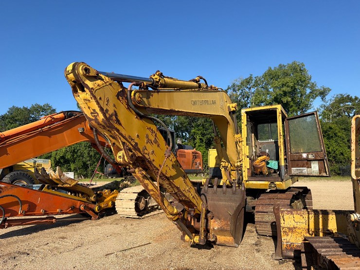 caterpillar-215-image-1