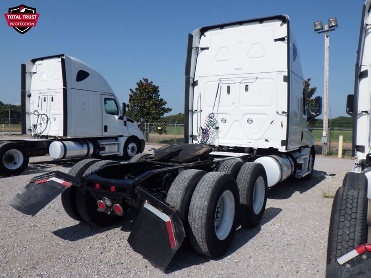 2023-freightliner-cascadia-126-image-9