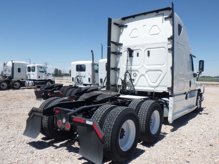 2018-freightliner-cascadia-125-evolution-image-9