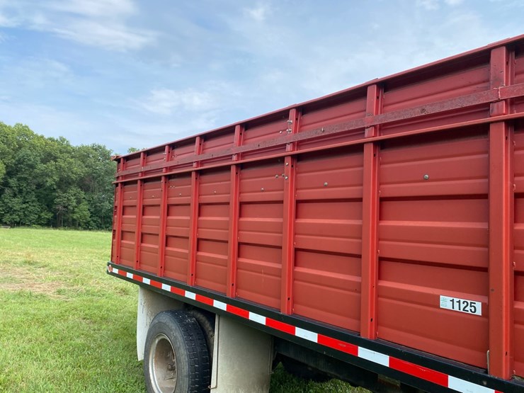 ih-1700-grain-truck-image-11