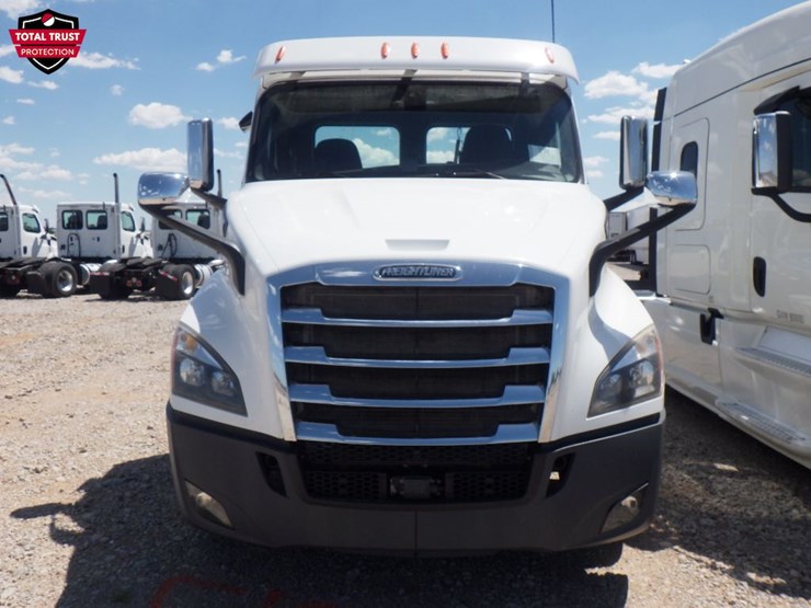 2019-freightliner-cascadia-116-image-2