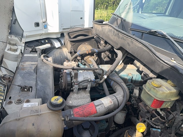 2004-international-4300-dt466-box-truck-image-37