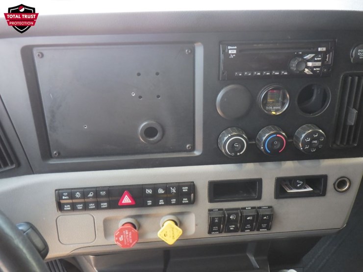 2020-freightliner-cascadia-116-image-18