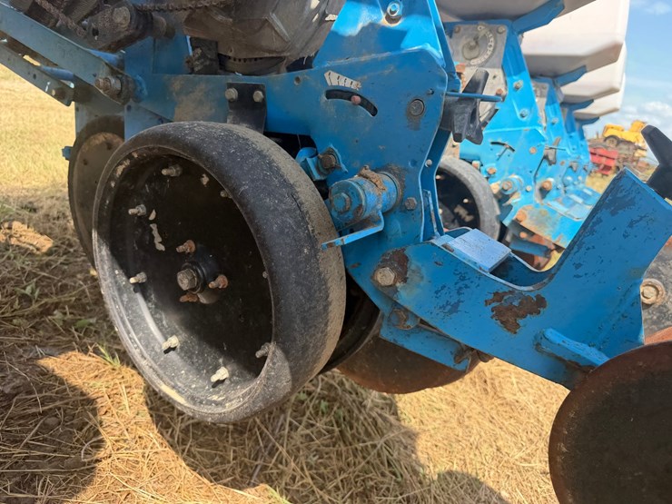 #51909-•-monosem-12-twin-row-38"-center-planter-05a116-inv#51909-image-56