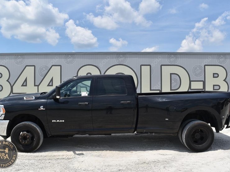 2022-ram-3500-hd-image-2