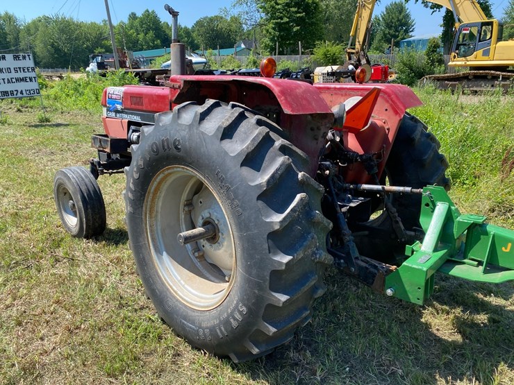 case-ih-695-2-wd-tractor-image-4