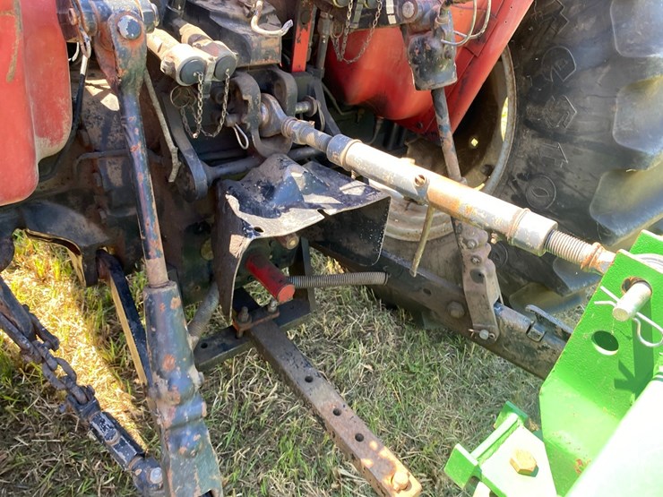case-ih-695-2-wd-tractor-image-26