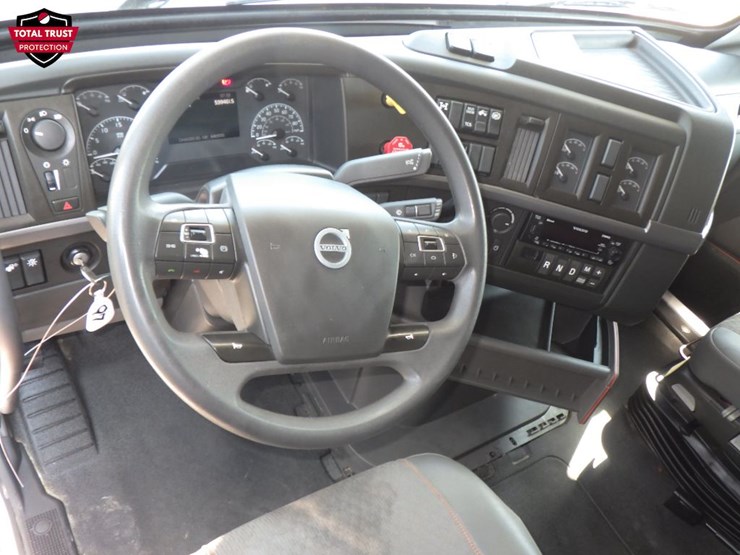 2024-volvo-vnl860-image-15
