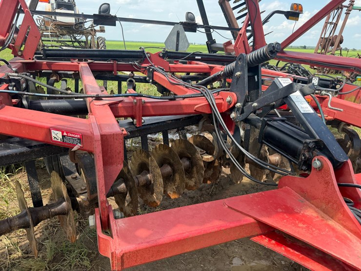case-ih-330-image-47