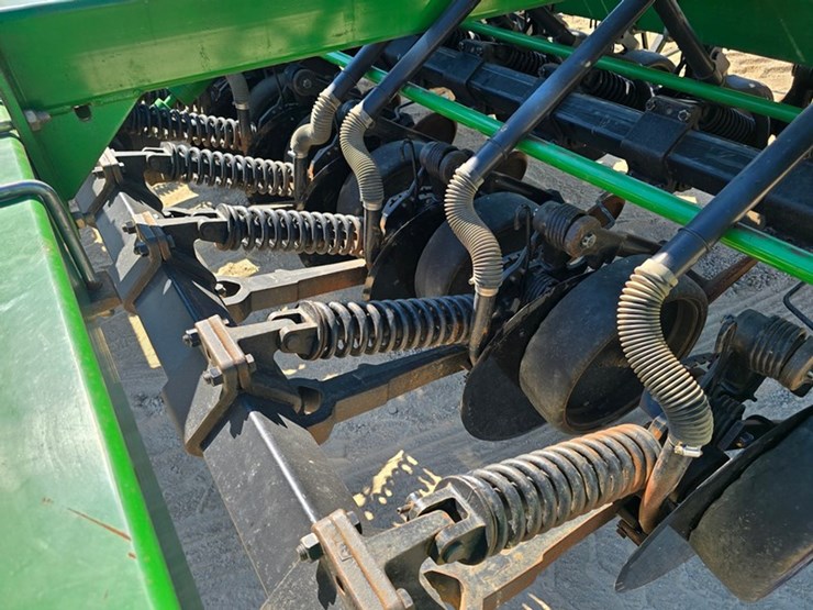 john-deere-1560-image-25
