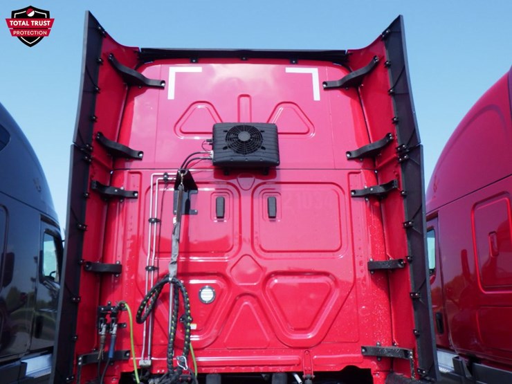 2022-freightliner-cascadia-126-image-13