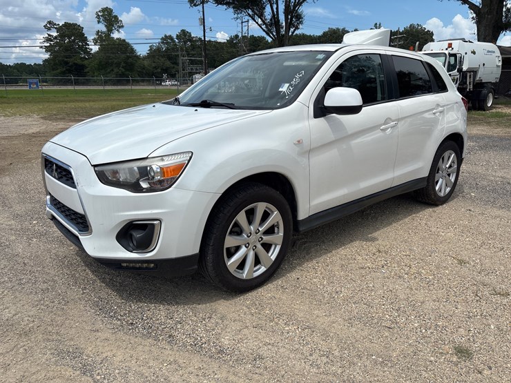 2014-mitsubishi-outlander-image-1