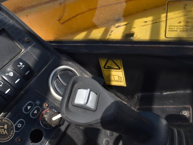 2018-jcb-512-56-image-47