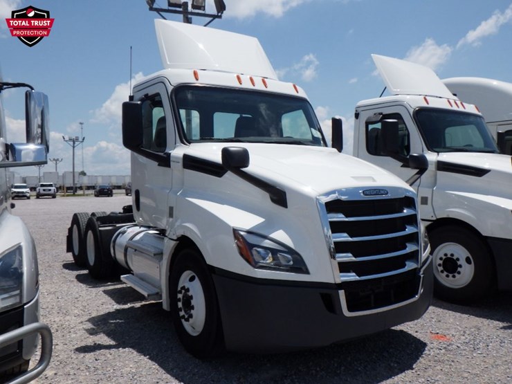 2020-freightliner-cascadia-126-image-3