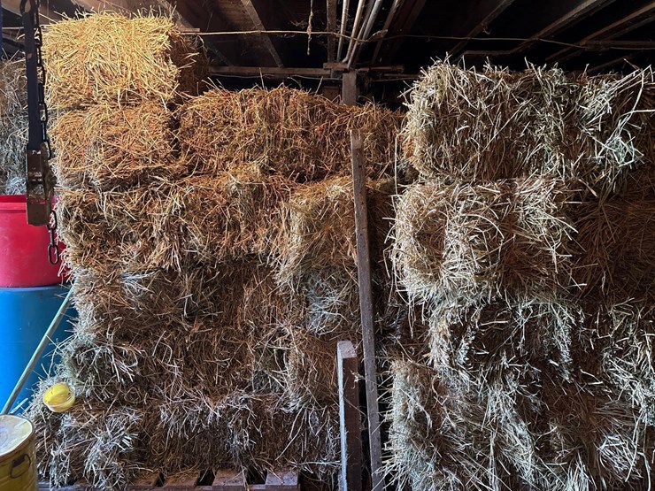 alfalfa-bales-image-1