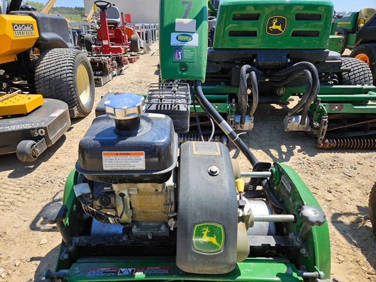 john-deere-220-image-9